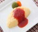 プレーンオムレツのケチャップ付き